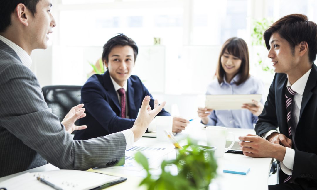 会議中のビジネスマン達